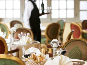 A restaurant or other place to eat at Sofitel Winter Palace Luxor