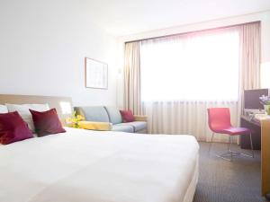 Ένα ή περισσότερα κρεβάτια σε δωμάτιο στο Novotel Genova City