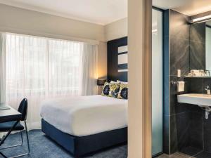 Postel nebo postele na pokoji v ubytování Mövenpick Hotel Auckland
