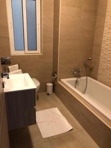 Bilik mandi di 189 Chezli Court +45 gambar
