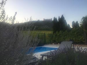 Bazén v ubytovaní cottage with private swimming pool alebo v jeho blízkosti