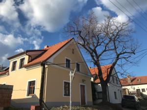 Budova, v ktorej sa dovolenkový dom nachádza