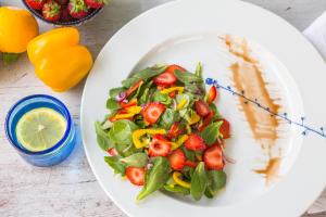 Makanan di atau berdekatan hotel