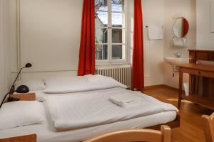 Postel nebo postele na pokoji v ubytování Château de Bossey
