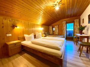 Posteľ alebo postele v izbe v ubytovaní Lechnerhof Hotel-Garni