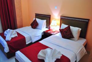Postel nebo postele na pokoji v ubytování Al Qidra Hotel & Suites Aqaba