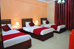 Postel nebo postele na pokoji v ubytování Al Qidra Hotel & Suites Aqaba