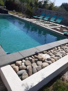 The swimming pool at or close to Villa Le Luberon