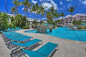 Peldbaseins naktsmītnē Tropical St Thomas Resort Getaway with Pool Access! vai tās tuvumā
