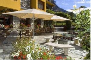 Vonkajšia záhrada v ubytovaní Hotel Restaurant Castellarnau