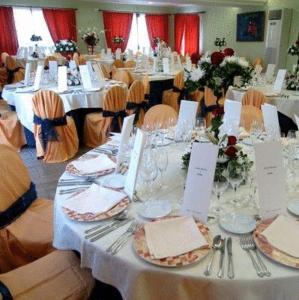 Reštaurácia alebo iné gastronomické zariadenie v ubytovaní Hotel Restaurant Castellarnau + 31 fotografií