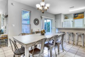 Kuchyň nebo kuchyňský kout v ubytování Beach Pointe + 18 fotografií