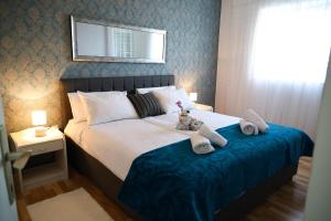 Giường trong phòng chung tại Booking Franov Residence on island Ugljan with the pool, BBQ and beautiful sea-view!