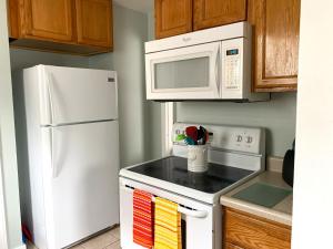 Η κουζίνα ή μικρή κουζίνα στο The Modern Stylish Gem Of Pontiac - 5 Min To GM +29 φωτογραφίες