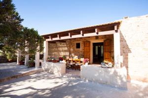 The building in which the holiday home is located