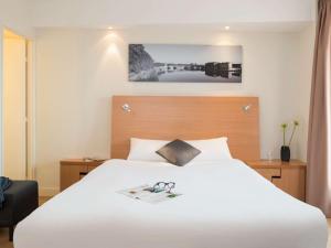 Aparthotel Adagio Toulouse Centre Ramblas客房内的一张或多张床位