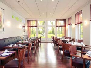 ห้องอาหารหรือที่รับประทานอาหารของ Mercure Hotel am Entenfang Hannover
