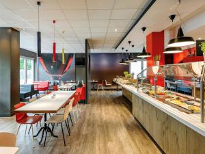 Veitingastaður eða matsölustaður á ibis Hotel Frankfurt Airport