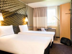 Ein Bett oder Betten in einem Zimmer der Unterkunft ibis Paris Saint-Denis Stade Sud