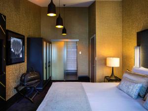 Mövenpick Hotel Wellington客房内的一张或多张床位