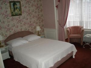 Una cama o camas en una habitación de Hotel Excelsior