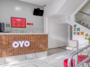 an office with a reception counter with a tv on the wall at HOTEL PAULISTANO Center Norte in São Paulo