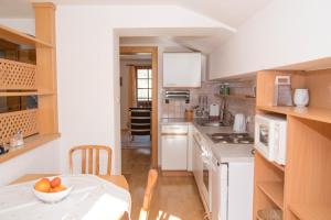 Kuchyň nebo kuchyňský kout v ubytování Guggenbergerhof