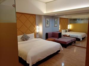 Letto o letti in una camera di Dongguan Well Garden Hotel