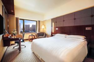 Postel nebo postele na pokoji v ubytování Shangri-La Harbin