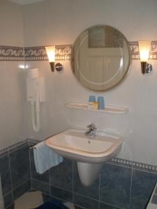 Un baño de Hotel Excelsior