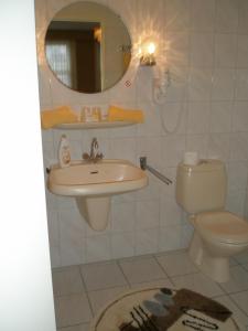 Un baño de Hotel Excelsior