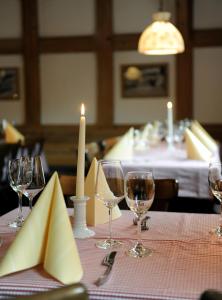 Restoran või mõni muu söögikoht majutusasutuses Hotel-Restaurant zum Gade