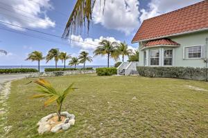 Gallery image of Lovely Sea Dreams Villa with Private Beach and Deck! in Banksville