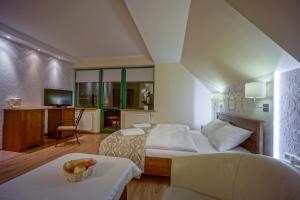 Posteľ alebo postele v izbe v ubytovaní Jawor Pokoje i Apartamenty