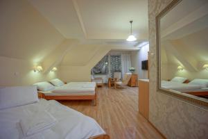 Posteľ alebo postele v izbe v ubytovaní Jawor Pokoje i Apartamenty