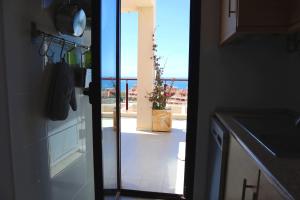 Kuchyň nebo kuchyňský kout v ubytování Sea view apartment Mojon hills