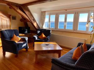 a living room with two chairs and a coffee table at Hotel Landhaus Sternen in Sipplingen