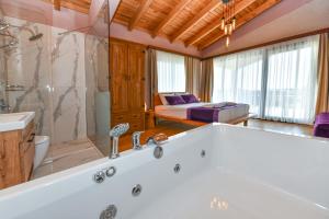 Bilik mandi di Volans Suites Villas +30 gambar