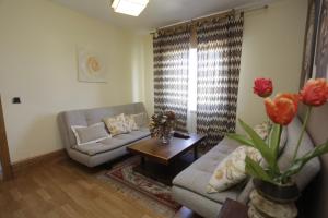 Posedenie v ubytovaní Apartamentos Sarela