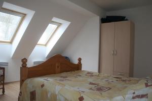 Postel nebo postele na pokoji v ubytování Holiday House Javornik