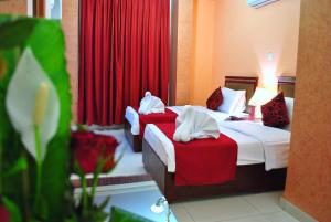 Säng eller sängar i ett rum på Al Qidra Hotel & Suites Aqaba