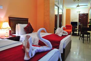 Postel nebo postele na pokoji v ubytování Al Qidra Hotel & Suites Aqaba