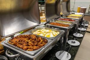 Comida no hotel ou em algum lugar perto