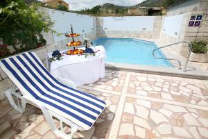Bazén v ubytování Villa Rustica Dalmatia nebo v jeho okolí