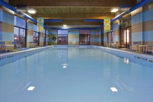 A piscina localizada em Holiday Inn Binghamton-Downtown Hawley Street, an IHG Hotel ou nos arredores
