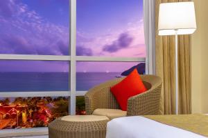 Postel nebo postele na pokoji v ubytování Sunshine Resort Intime Sanya