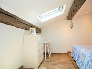 a bedroom with a bed and a desk in a room at le Travertin in Avignon