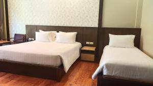 Postel nebo postele na pokoji v ubytování Aonang Hill Krabi-SHA Extra Plus