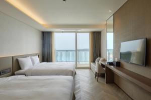 Sol Beach Jindo客房内的一张或多张床位