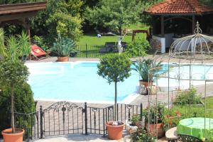 Basen w obiekcie Altachhof Hotel und Ferienanlage - Jokercard im Sommer inklusive lub w pobliżu